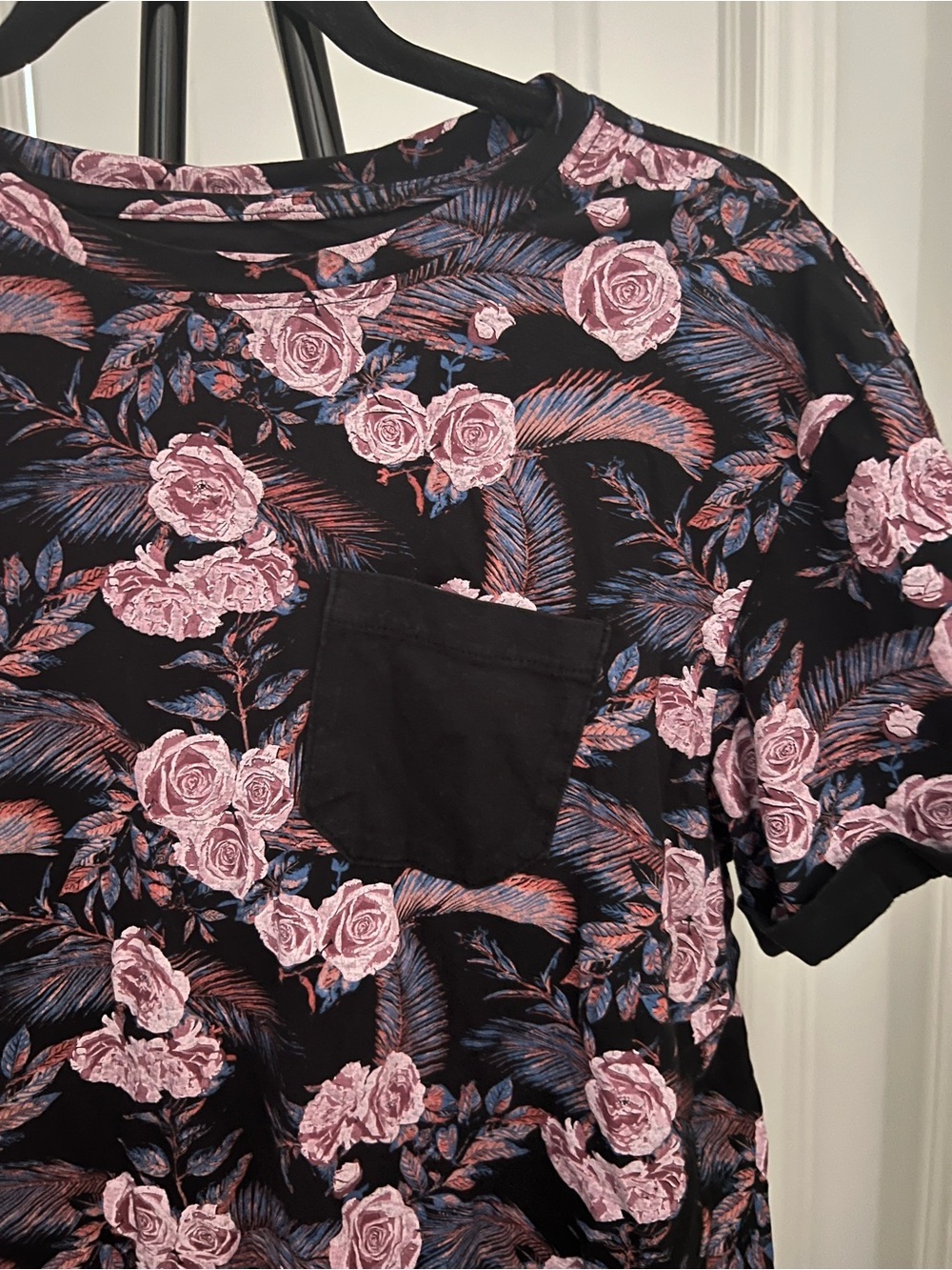 Men's Black Floral Pocket Tee Size Medium - Picture 4 of 8
